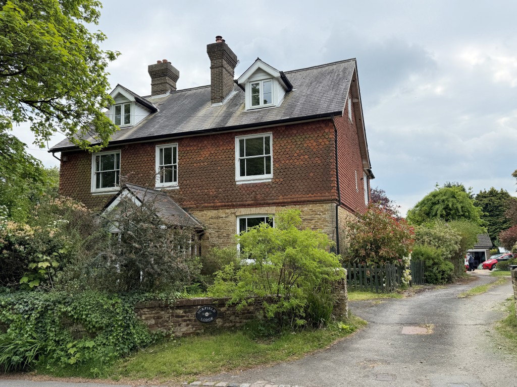 Lot: 64 - DETACHED FREEHOLD PROPERTY WITH THREE VACANT FLATS AND GARAGES - Front elevation from Church Road